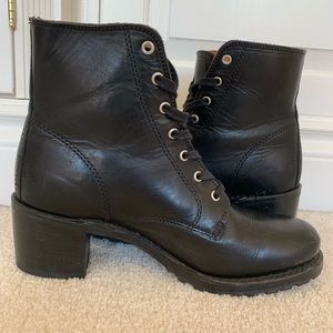 Frye Sabrina 6G Lace-up boot black like new